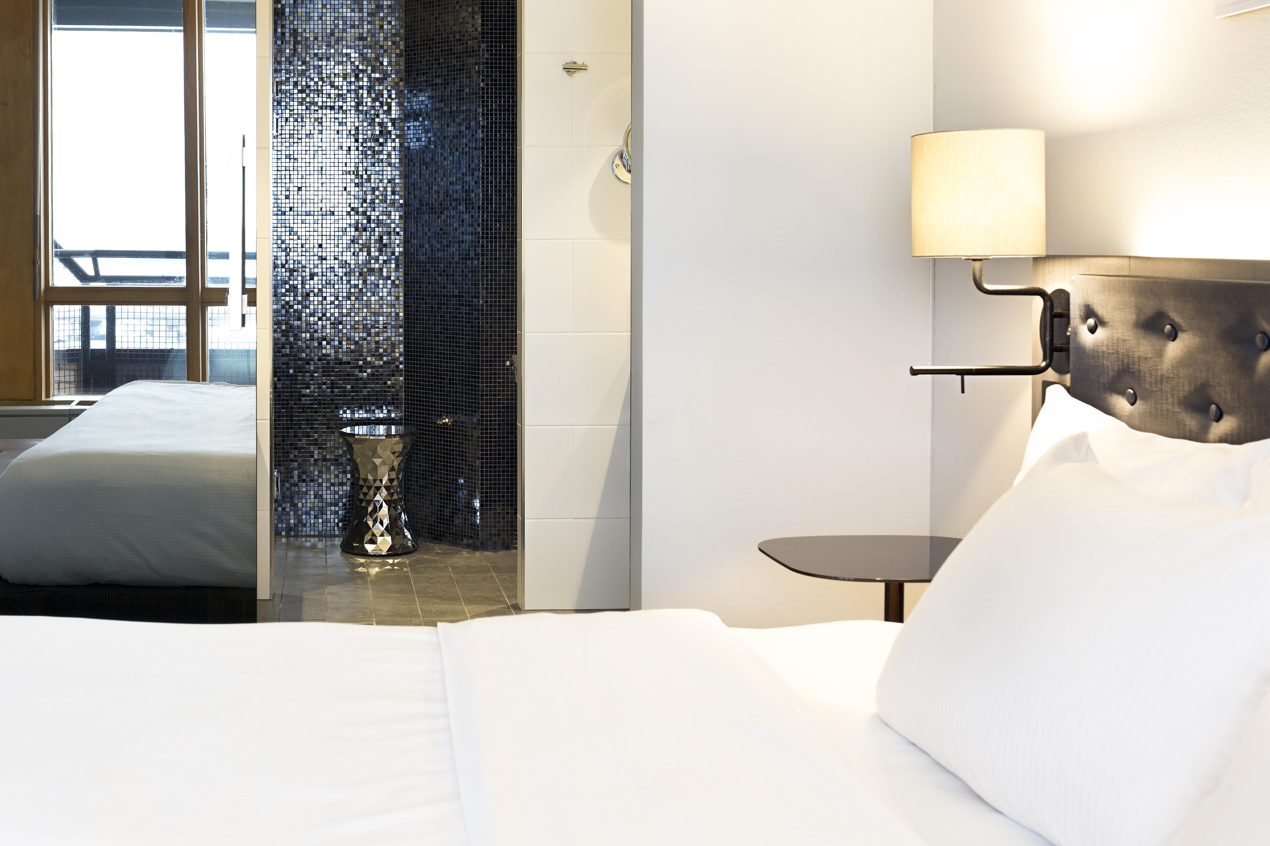 Hilton Helsinki Strand Kültér fotó A room at the hotel