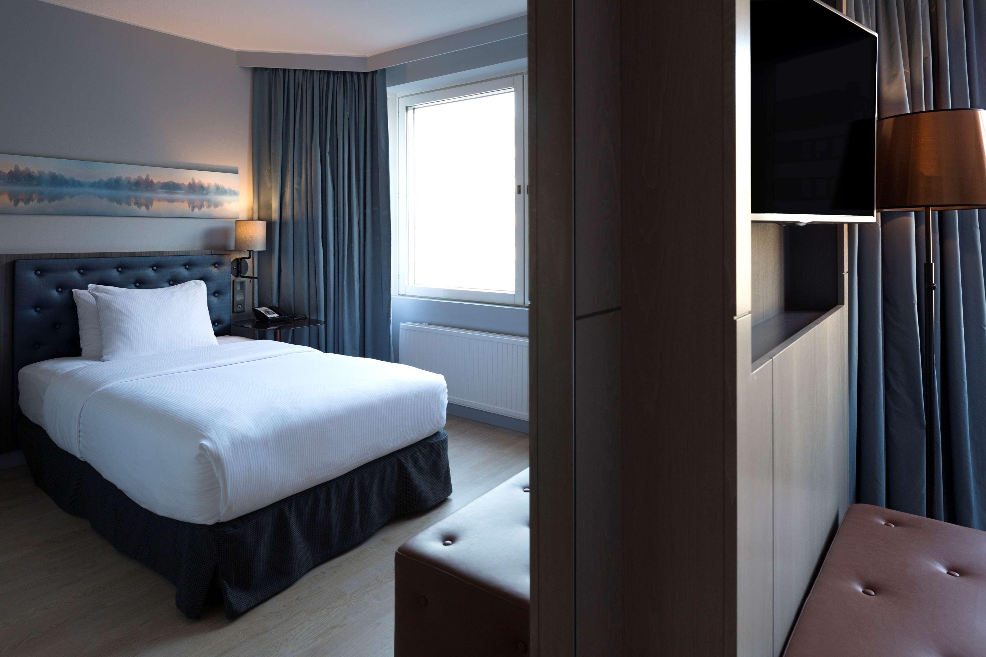 Hilton Helsinki Strand Kültér fotó A room at the hotel