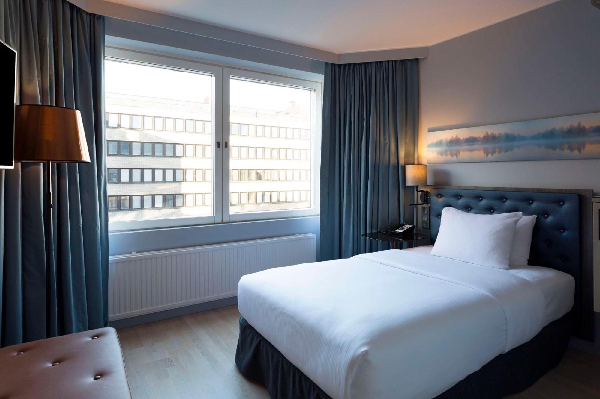 Hilton Helsinki Strand Kültér fotó A room at the hotel
