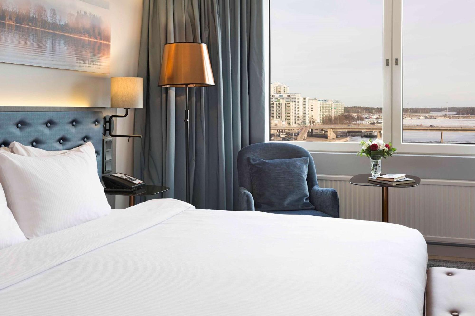 Hilton Helsinki Strand Kültér fotó A room at the hotel